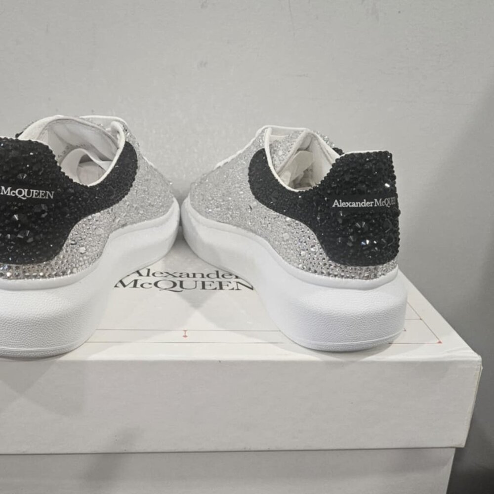 👟 Alexander McQueen Bi-Colour Crystal-Embellished Sneakers - Picture 7 of 9